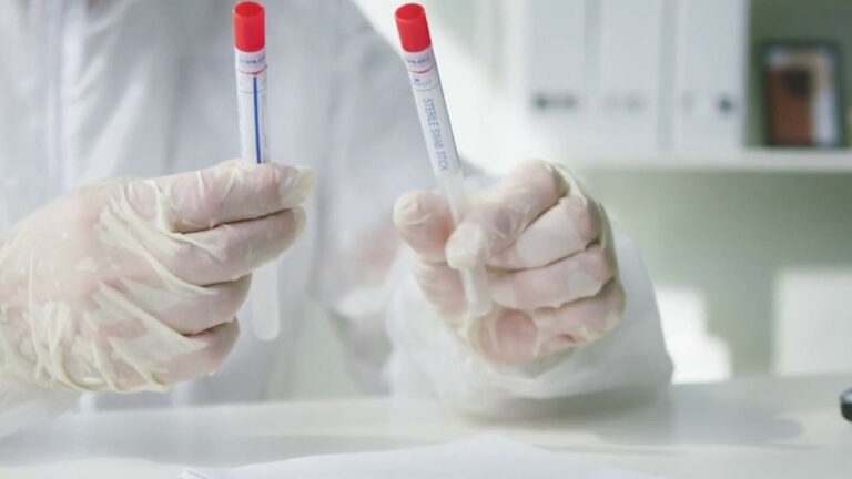 Lotta al Covid, isolamento breve ma 10 giorni con la Ffp2 (VIDEO)