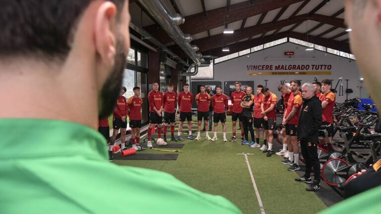 Mourinho raduna la Roma per Vialli: scena da brividi (VIDEO)