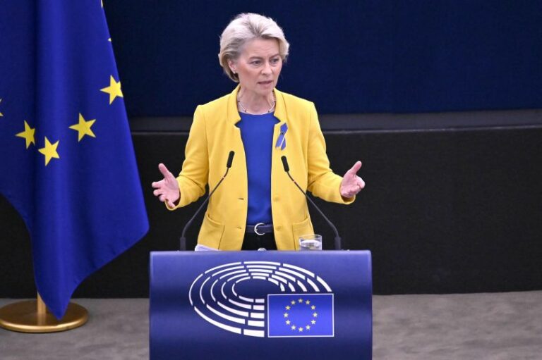 Ucraina, Von der Leyen: “Privare la Russia dei mezzi per fare la guerra”