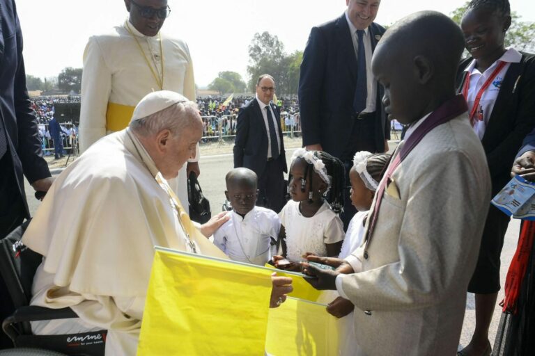 Papa Francesco: “Deponiamo le armi dell’odio e della vendetta”