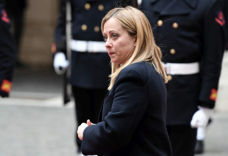 Ucraina, Meloni: “Inopportuno l’invito di Macron a Zelensky” Ucraina, Meloni: “Inopportuno l’invito di Macron a Zelensky”