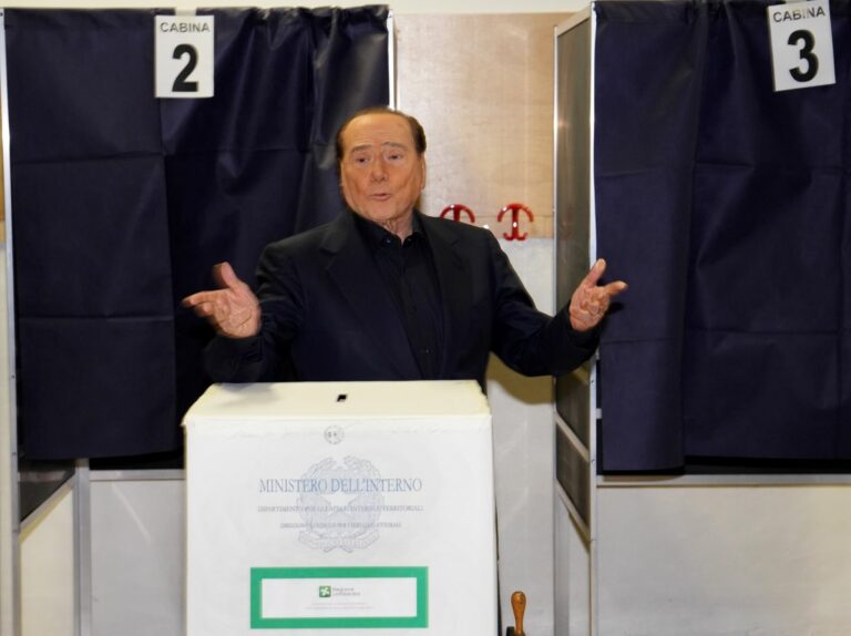 Berlusconi chiama Meloni e Salvini: “Governo forte, sarà di legislatura”