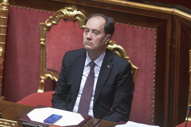 Superbonus, Ciriani: “Prima va sgonfiata bolla, poi parleremo modifiche”