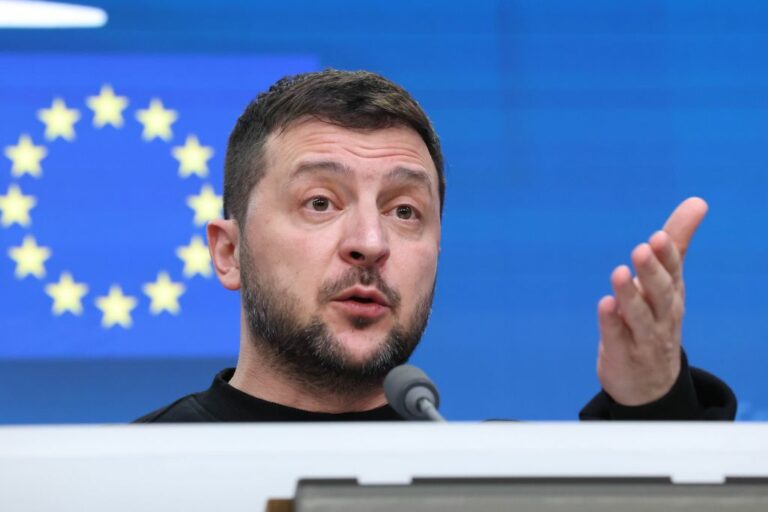 Ucraina, Zelensky: “Meloni donna forte”. Berlusconi? “Gli mando vodka”