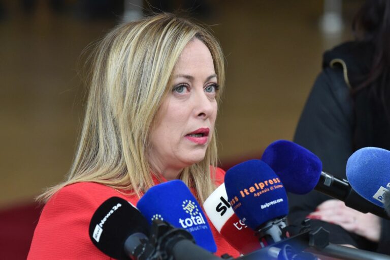 Meloni: “L’Italia è con Kiev, nostro dovere lavorare per una pace giusta”