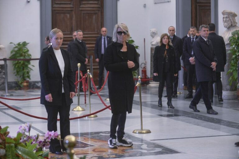 Costanzo, Meloni: “Un grande giornalista che capiva la dimensione umana” Costanzo, Meloni: “Un grande giornalista che capiva la dimensione umana”