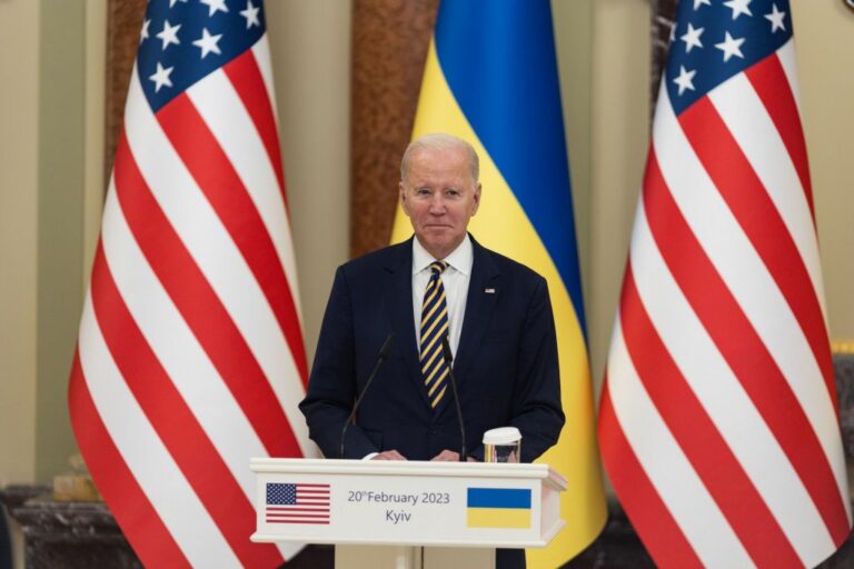 Ucraina, Biden: “Se piace a Putin, proposta di pace cinese non è buona”