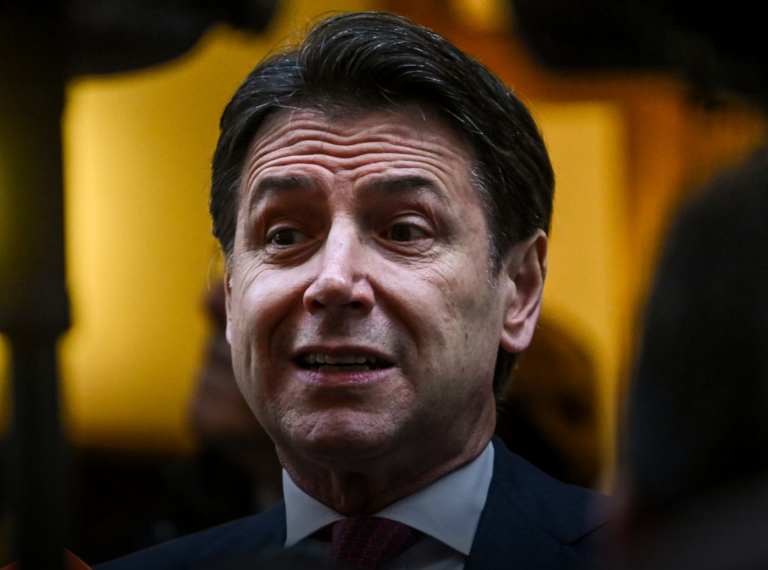 Rissa sul Superbonus, Conte: “Meloni e Giorgetti truffatori”