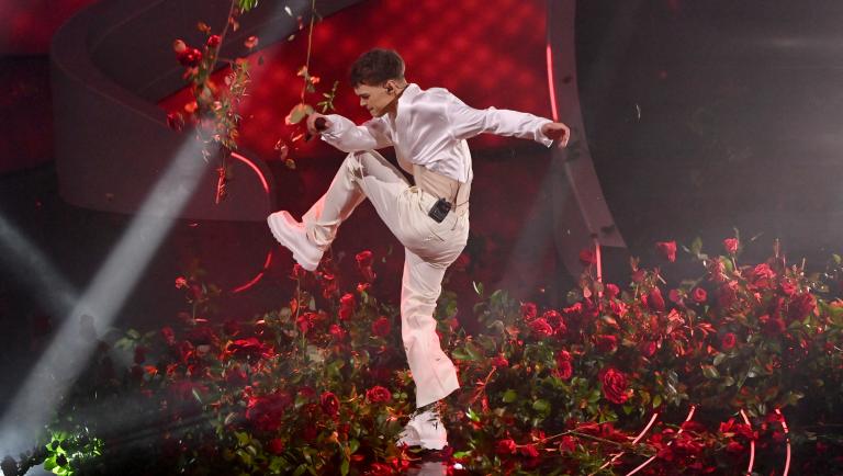 Sanremo, come ti sei ridotto: dai big alla farsa dello spacca tutto