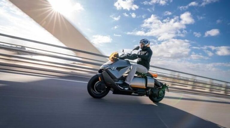 Bmw, nel 2022 record di vendite per moto e scooter