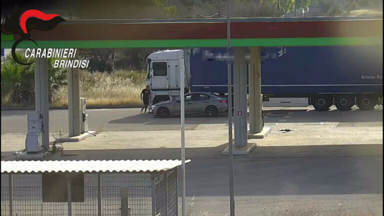 Cc sequestrano 3,5 kg di cocaina, sette arresti