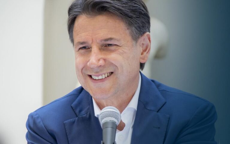 Il piano di Conte: così vuole tornare a Palazzo Chigi