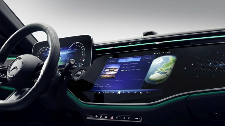 Mercedes-Benz con Google per una nuova esperienza di navigazione Mercedes-Benz con Google per una nuova esperienza di navigazione