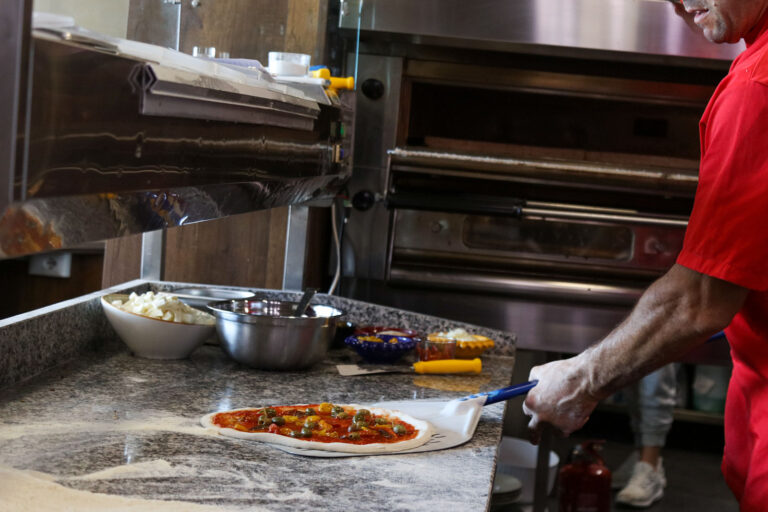 Pizzeria “Vecchia Taormina” cerca personale: info su come candidarsi