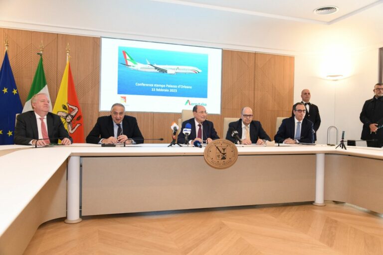 Caro voli, una nuova compagnia aerea collegherà la Sicilia con Roma e Milano Caro voli, una nuova compagnia aerea collegherà la Sicilia con Roma e Milano