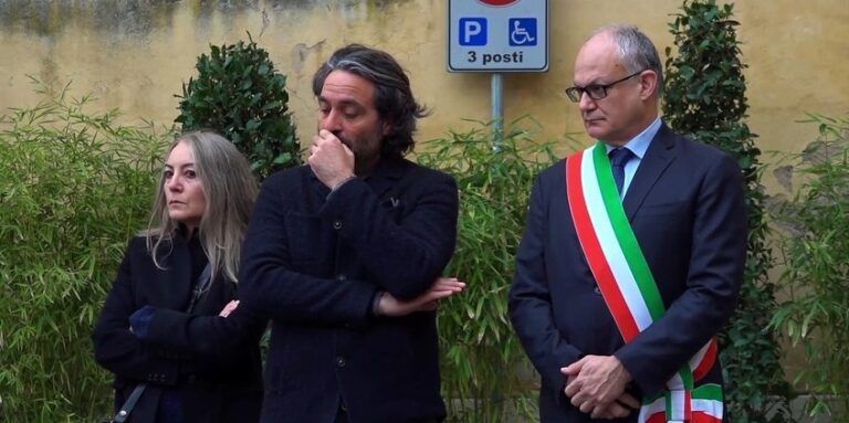 L’arrivo del feretro di Maurizio Costanzo alla camera ardente in Campidoglio L’arrivo del feretro di Maurizio Costanzo alla camera ardente in Campidoglio