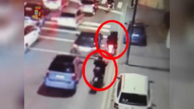 Fermati 3 rapinatori di Rolex in scooter, le immagini