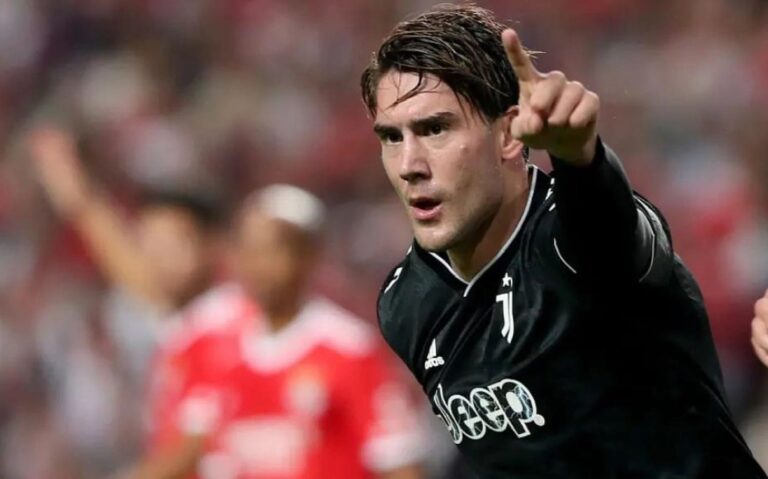 Accordo Juve-Real per Vlahovic: poi salta tutto