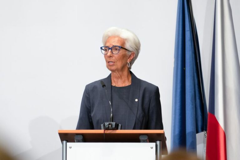 Lagarde: “Probabile rialzo tassi di 50 punti, risoluti su inflazione”