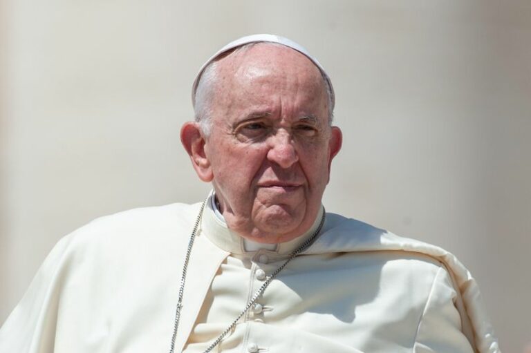 Immigrazione, Papa: “Mai più viaggi della morte”