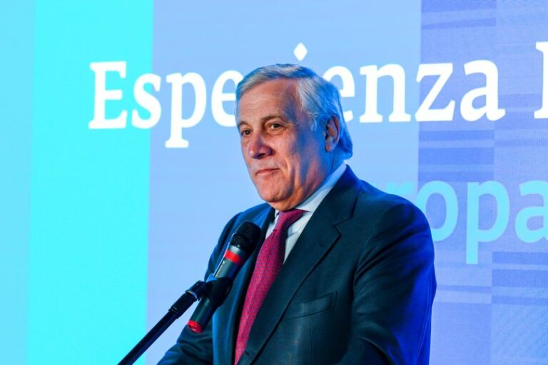 Immigrazione, Tajani: “L’Italia non può affrontare emergenza da sola”