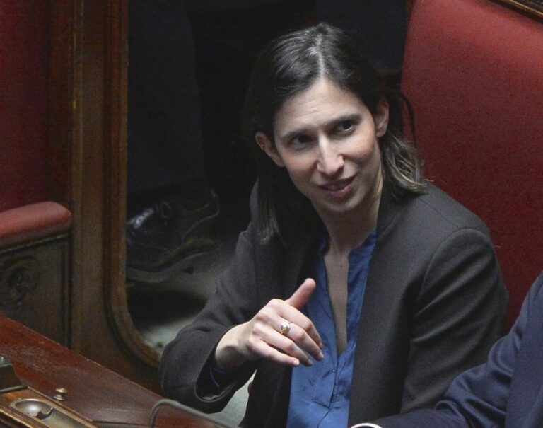 Immigrazione, Schlein: “Si abolisca e si riscriva la legge Bossi-Fini”