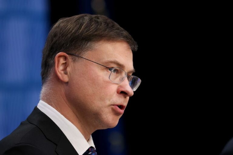 Ue, Dombrovskis: “Passi avanti verso nuove regole di bilancio”