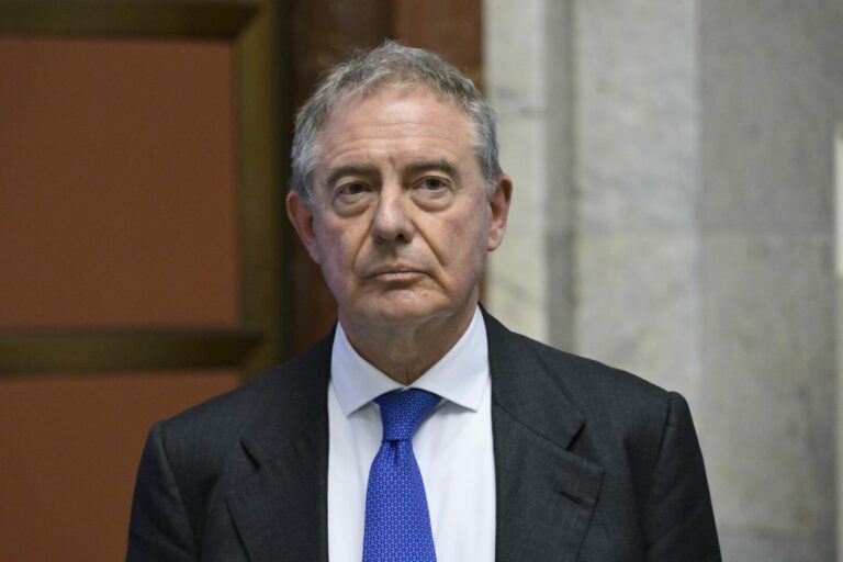 Urso: “L’elettrico è una tecnologia, non una religione”