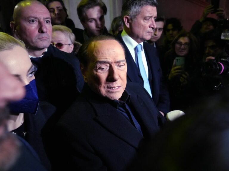 Forza Italia, Berlusconi: “Nesssuna rottamazione, decido io la linea”