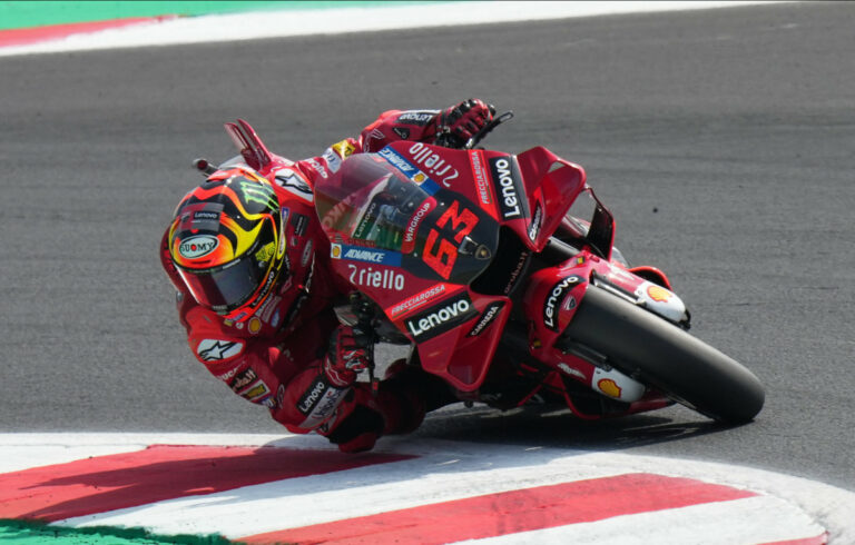 Bagnaia vince il Gp del Portogallo, Bezzecchi terzo Bagnaia vince il Gp del Portogallo, Bezzecchi terzo