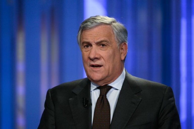 Tajani: “Aiutare la Tunisia, la crisi alimenta l’emergenza migranti”