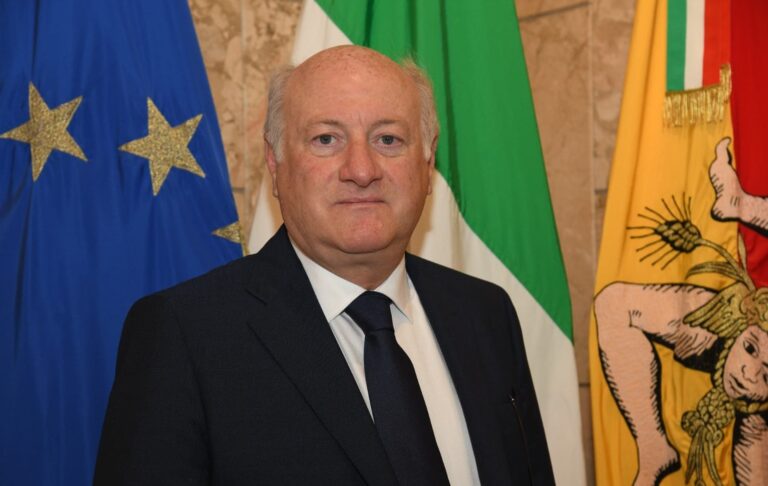 Regionali, Messina in commissione Bilancio all’Ars: “Lavoriamo a contratto”