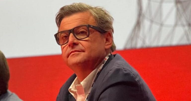 Calenda: “Che fine ha fatto la tassa sugli extraprofitti?”