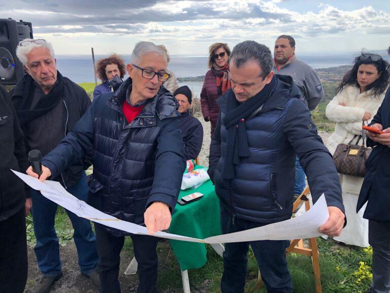 De Luca a Mastrissa: “Anche questa è Taormina, rispetto e attenzione per le frazioni” De Luca a Mastrissa: “Anche questa è Taormina, rispetto e attenzione per le frazioni”