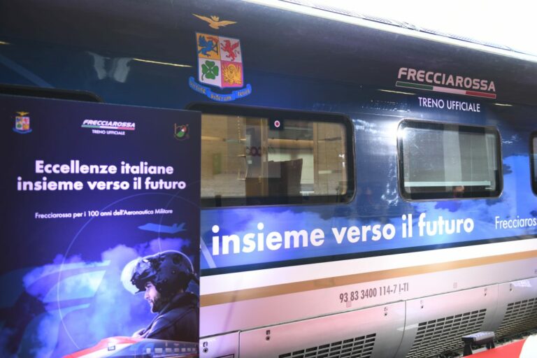 Fs, un Frecciarossa dedicato ai 100 anni dell’Aeronautica Militare