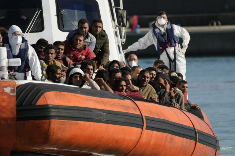 Allarme 007: “In 685 mila pronti a partire dalla Libia”
