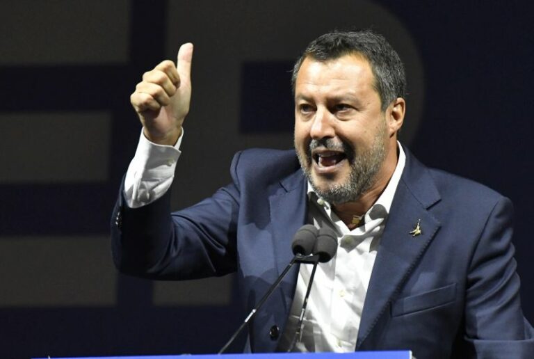 Salvini: “Sugli appalti meno burocrazia, più cantieri e lavoro” Salvini: “Sugli appalti meno burocrazia, più cantieri e lavoro”