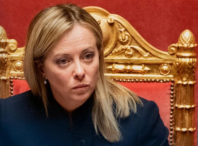 Migranti, sbarchi record: Meloni peggio della sinistra