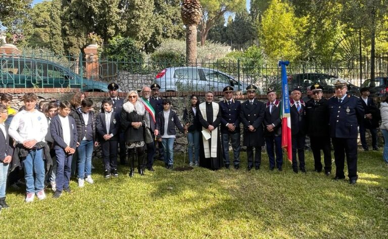 Alla Villa comunale di Taormina un ulivo in memoria del Questore Palatucci Alla Villa comunale di Taormina un ulivo in memoria del Questore Palatucci