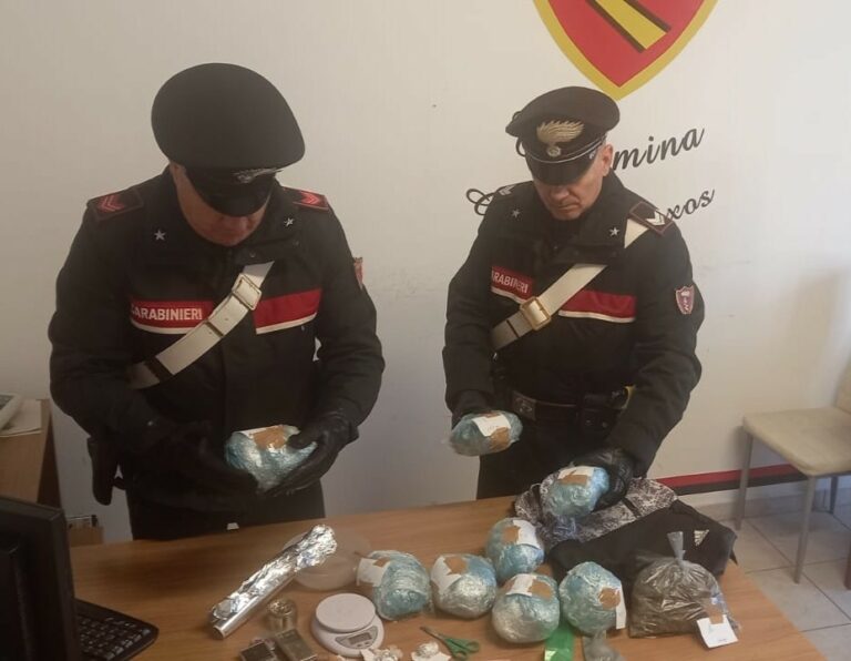 Market della droga in una casa di Letojanni: arrestati 2 percettori di RdC