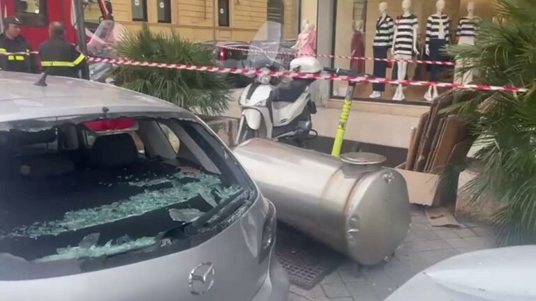 Scaldabagno giù da un balcone, sfiorata tragedia a Palermo