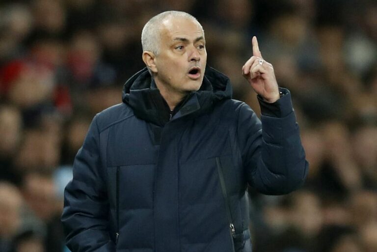 Mourinho: “Non so se Dybala giocherà, mi fido della Roma”