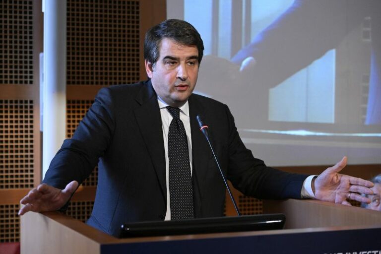 Pnrr, Fitto: “Fare velocemente ma non in fretta”