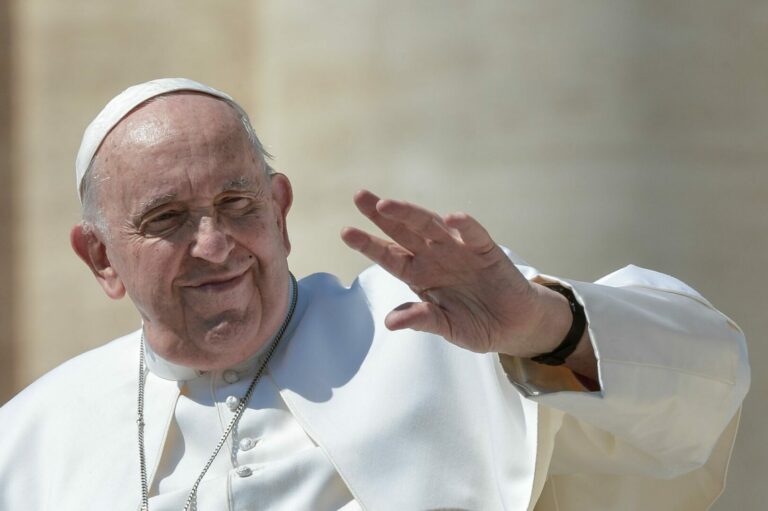 Papa Francesco vola in Ungheria, viaggio all’insegna della pace Papa Francesco vola in Ungheria, viaggio all’insegna della pace