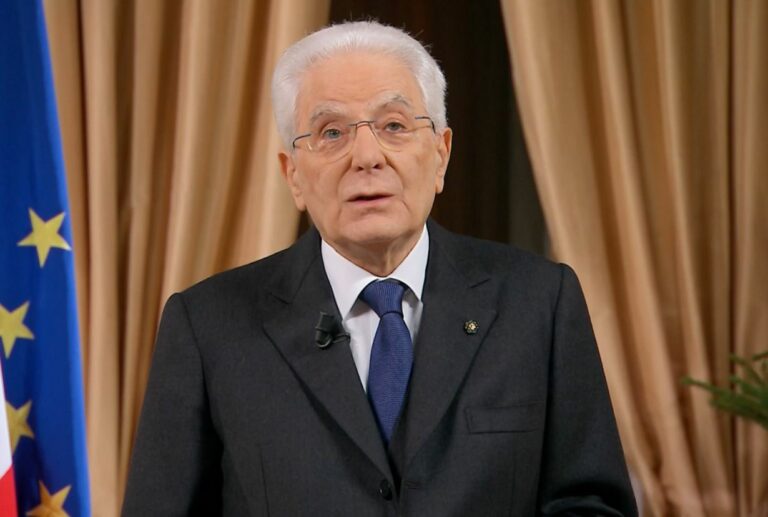 Incidente treno, Mattarella rende omaggio alle vittime