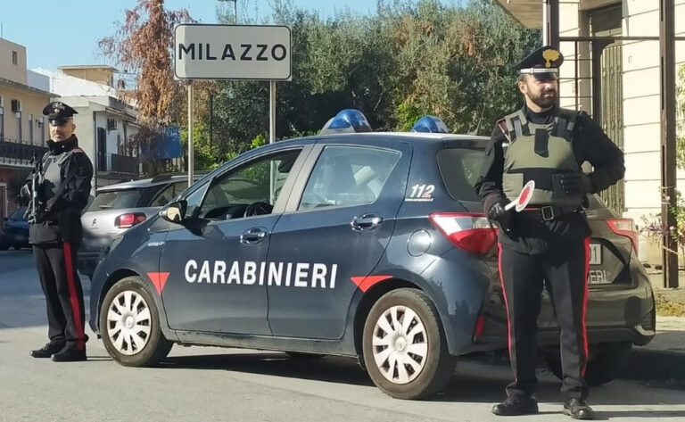 Sfonda la porta di un supermercato, ruba e forza le casse: 52enne in manette a Milazzo