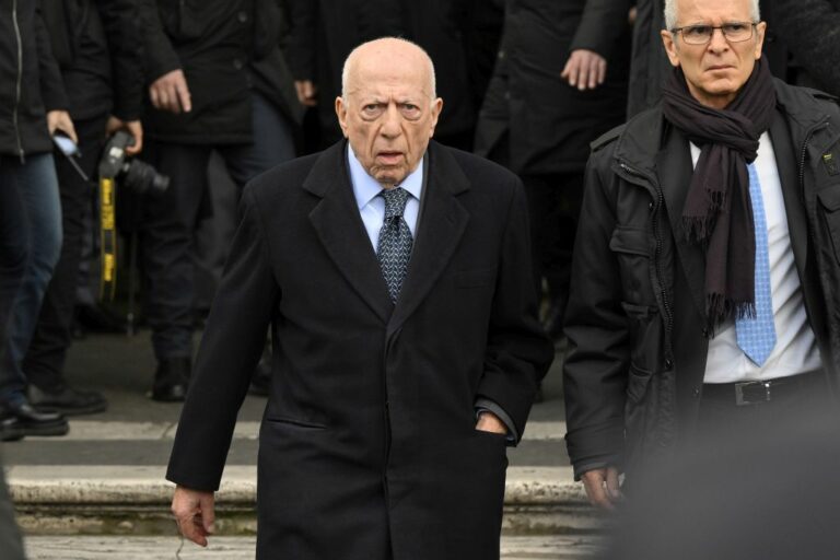 Berlusconi, Fedele Confalonieri: “Sta meglio di prima”