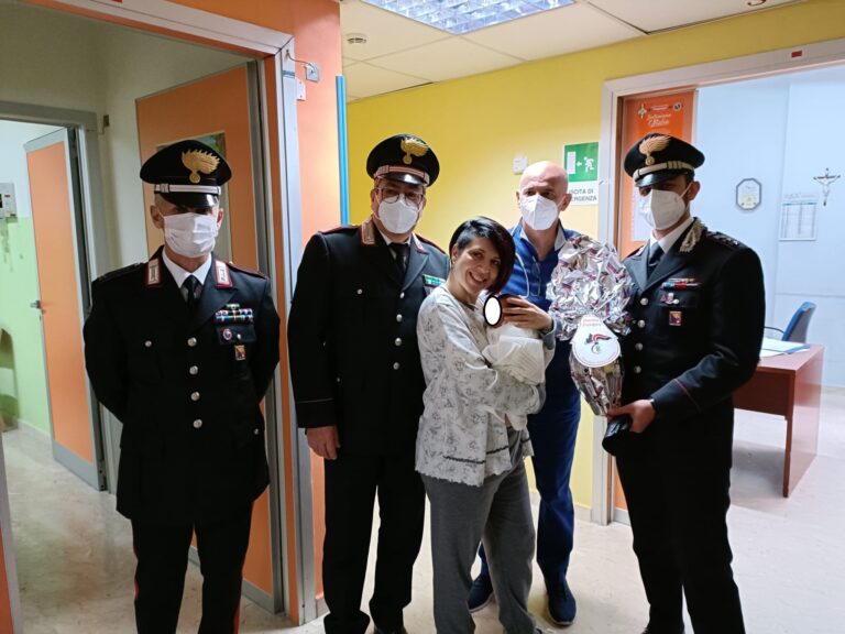 Carabinieri di Taormina donano uova di Pasqua ai bambini della Pediatria