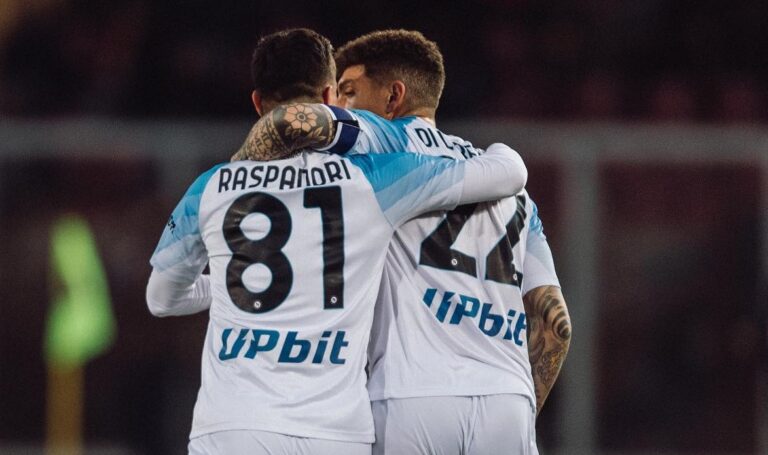 Lecce-Napoli 1-2, la capolista riparte