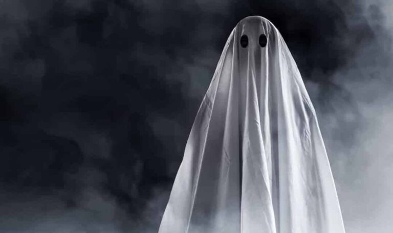 Politica fantasma e crociate da tastiera: così la Regione si è presa Taormina